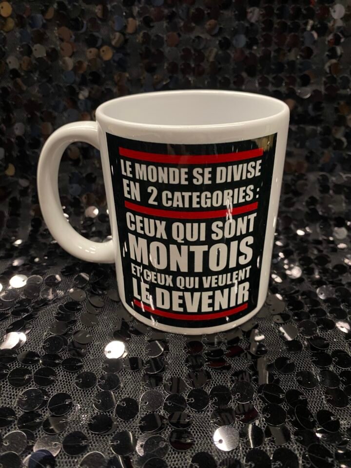 Mug « Le monde se divise... »
