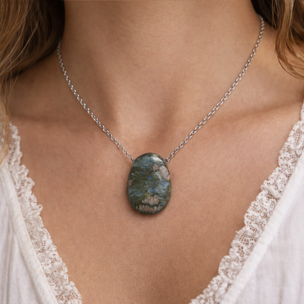 PENDENTIF PIERRE PERCÉE BLEUE LIBÉRITE A (Vendu sans chaine)