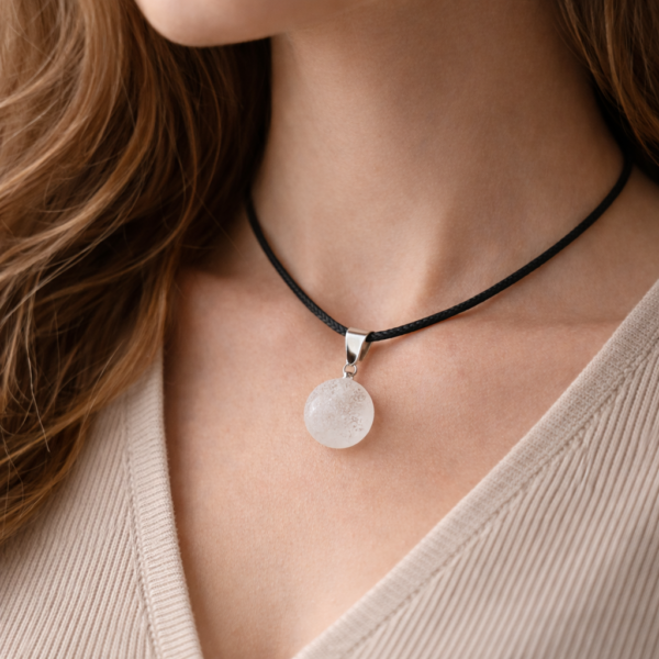 PENDENTIF PIERRE BRUTE TOPAZE BLEUE AB (avec tour de cou)