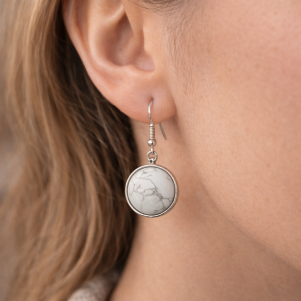 Boucles d’oreilles rondes – Howlite