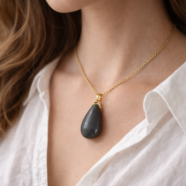 PENDENTIF GOUTTE SAUTOIR HÉMATITE A+ (Avec chaine)