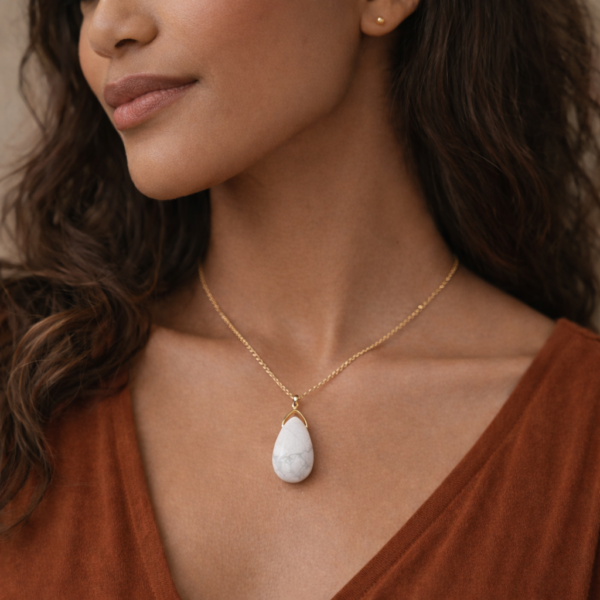 PENDENTIF GOUTTE SAUTOIR HOWLITE BLANCHE A+ (avec chaine)