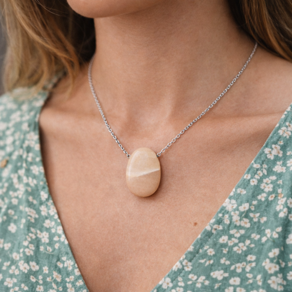 PENDENTIF PIERRE PERCÉE AVENTURINE PÊCHE A (Vendu sans chaine)